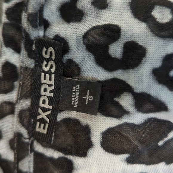 Sexy black, white and gray leopard print. Very lightweight slightly see-through - Picture 5 of 6